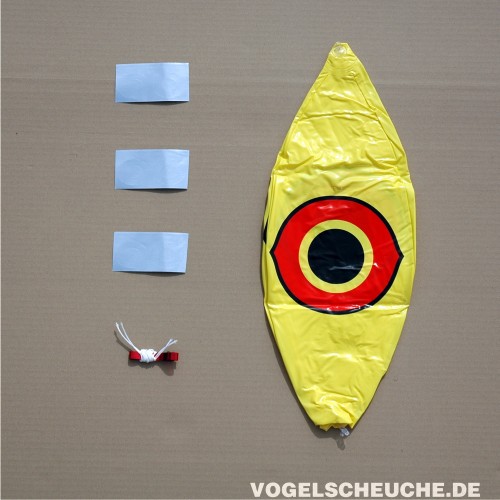 Lieferumfang: der aufblasbare Vinyl-Ballon, die aufklebbaren Augen und die Befestigungsschnur.