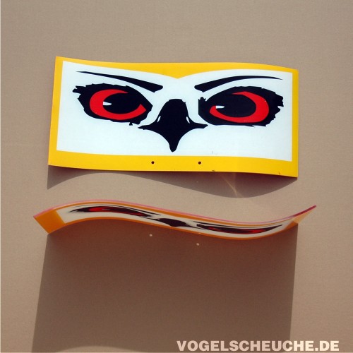 Nahaufnahme des Drehflügels mit sich lösendem Streifen reflektierender Spiegelfolie am Rand.