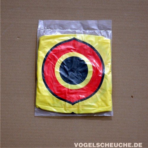Der zusammengefaltete Vogelscheuch-Ballon aus Vinyl im PE-Beutel, wie er geliefert wird.