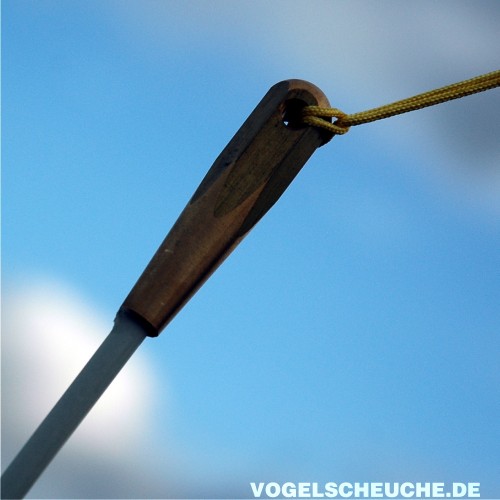 Die zweiteilige Glasfiber-Spitze mit Verbinder, an der die Spezialschnur des Drachens befestigt wird.